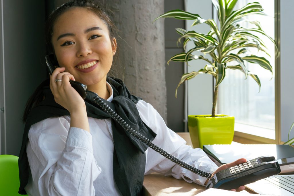 accountant in a phone call